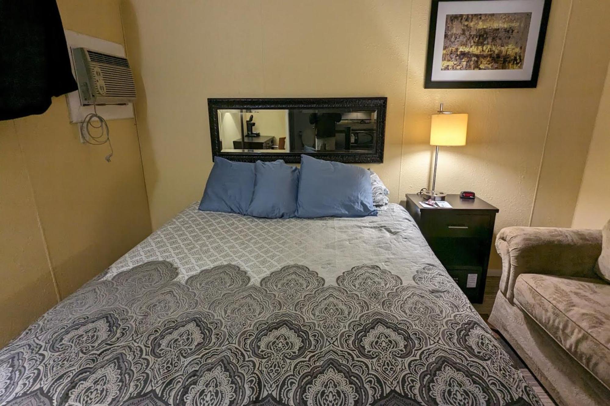 Colonial Inn Extended Stay By Oyo New Ulm Екстериор снимка