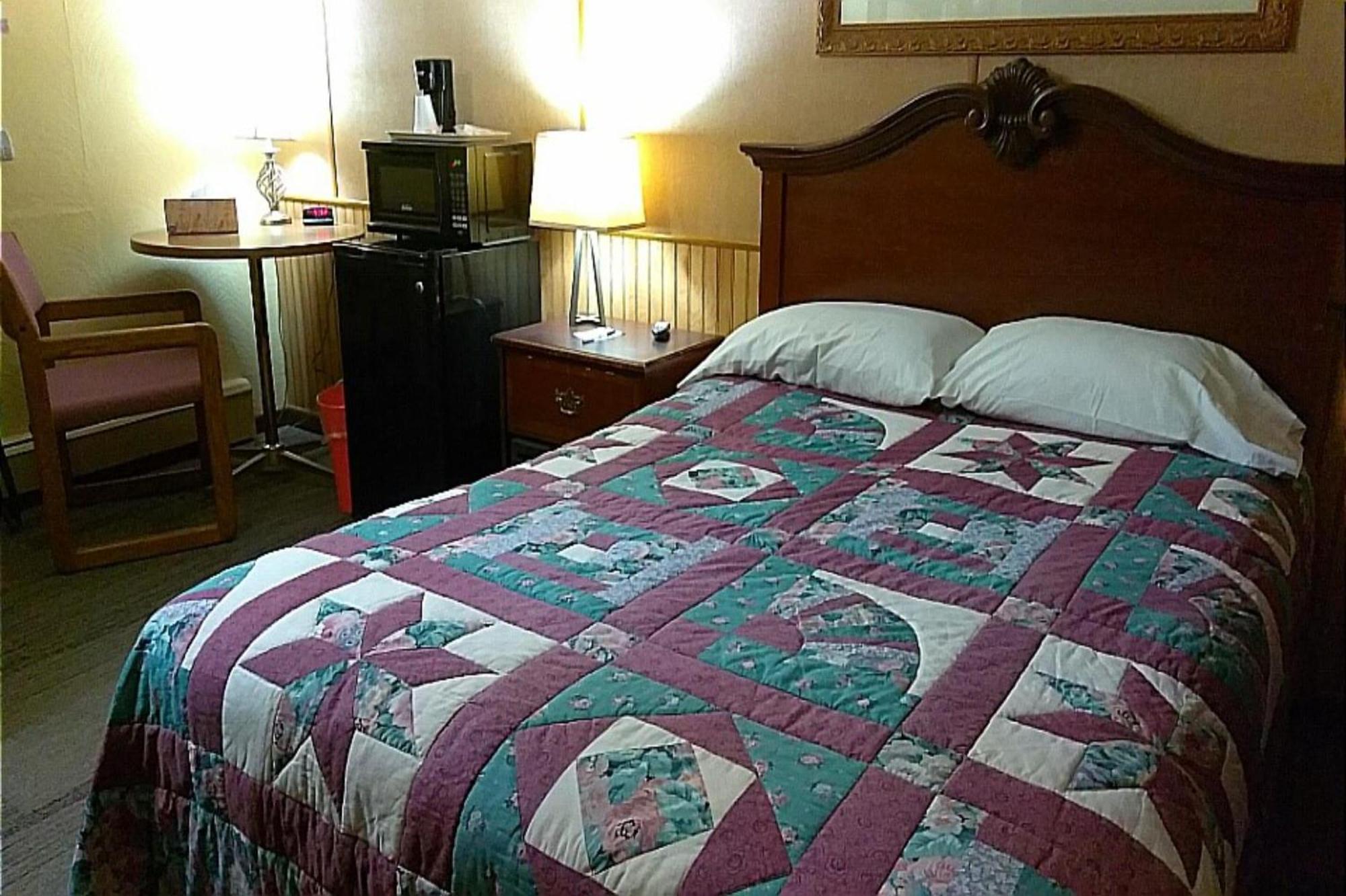 Colonial Inn Extended Stay By Oyo New Ulm Екстериор снимка
