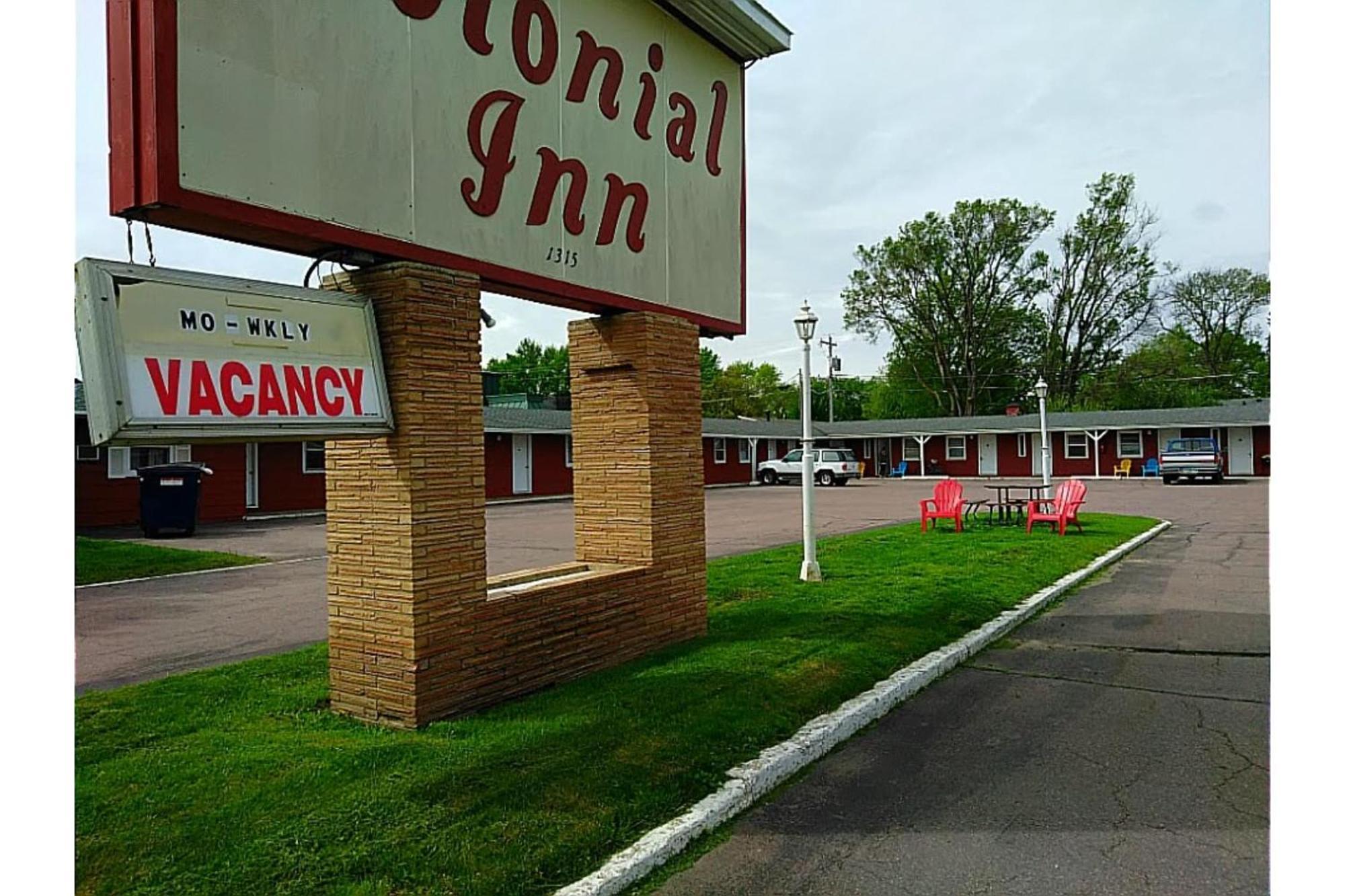 Colonial Inn Extended Stay By Oyo New Ulm Екстериор снимка