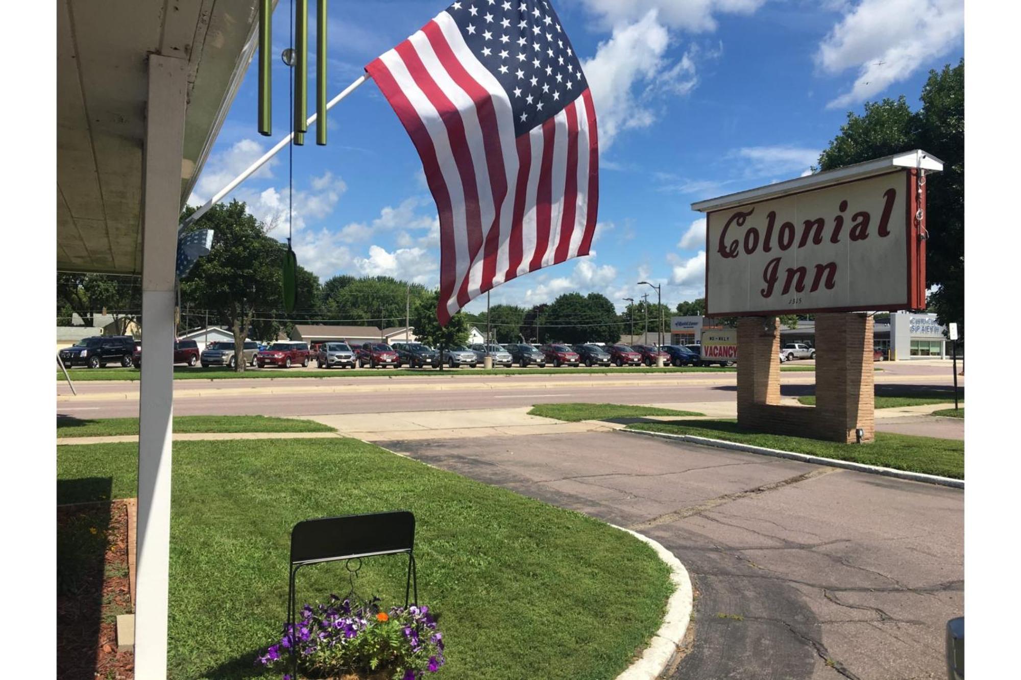 Colonial Inn Extended Stay By Oyo New Ulm Екстериор снимка