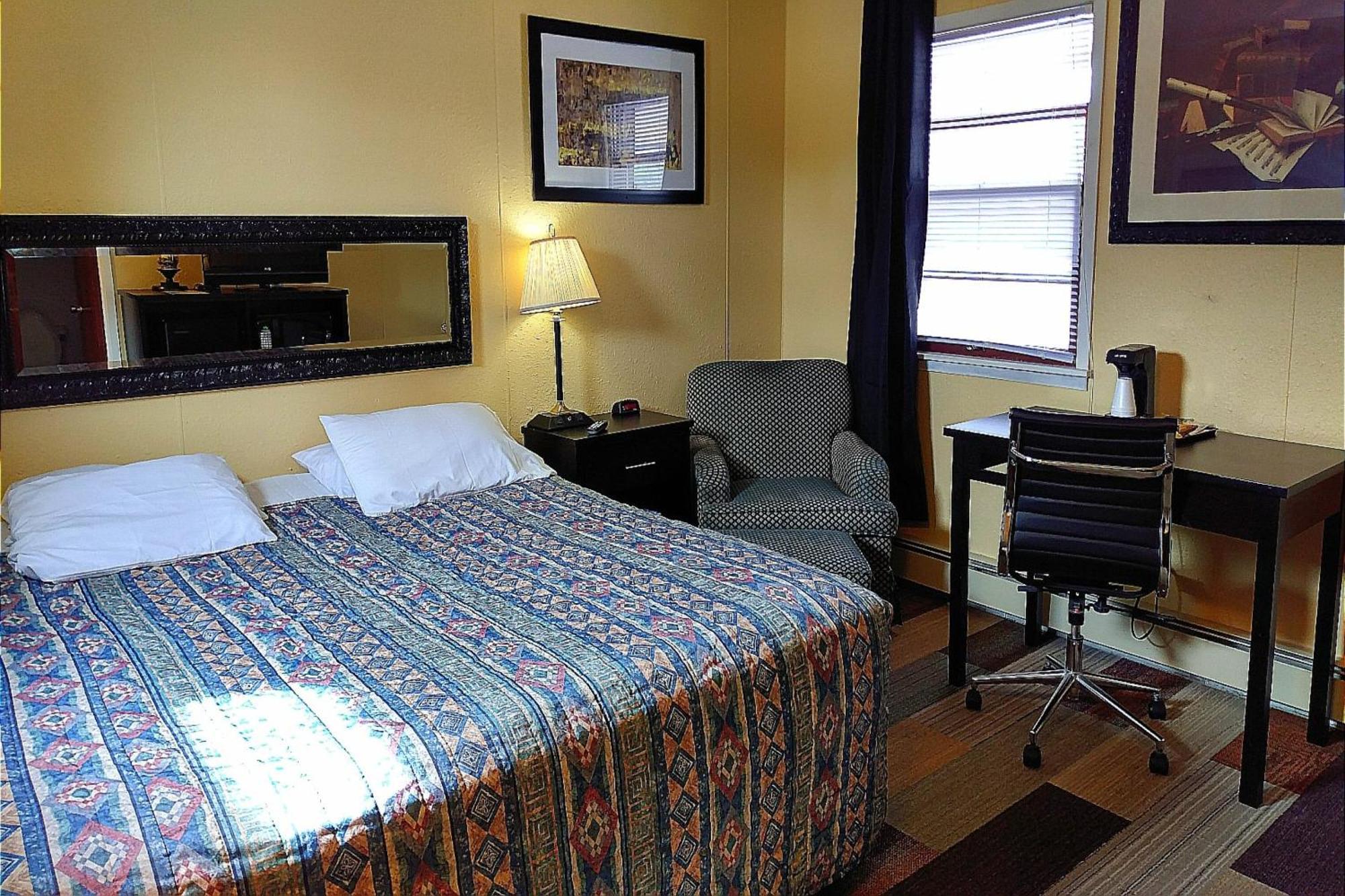 Colonial Inn Extended Stay By Oyo New Ulm Екстериор снимка